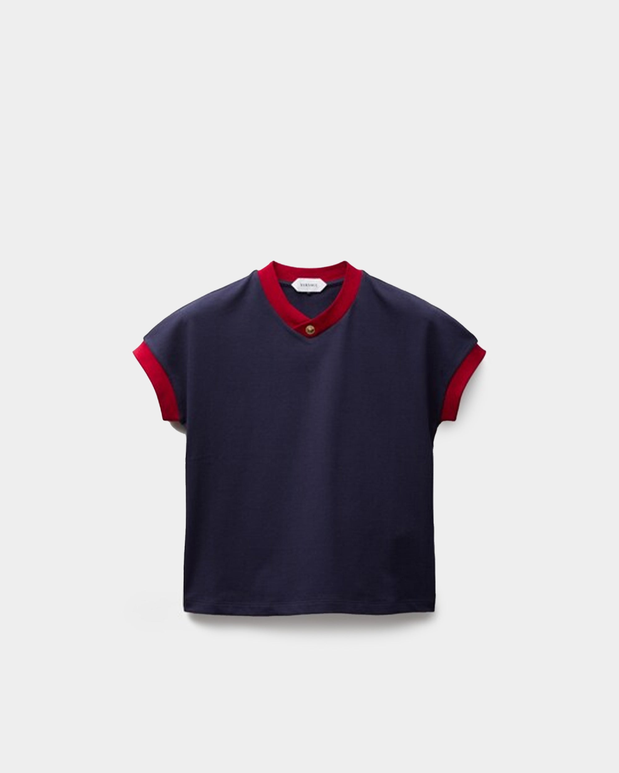 紅色滾邊 V 領 T-shirt