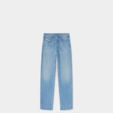 低腰寬版牛仔褲
