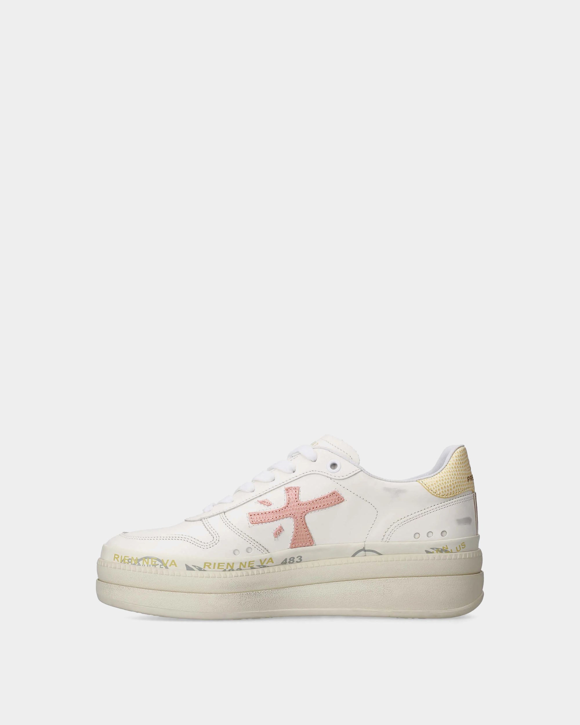 粉色系 Logo 厚底球鞋