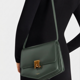 三層金釦側背包