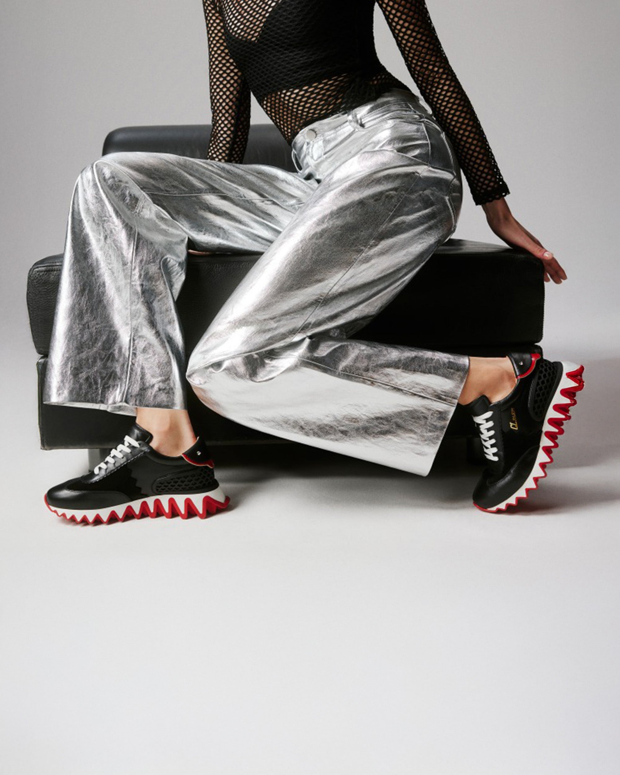 CHRISTIAN LOUBOUTIN 女款黑色牛皮運動鞋