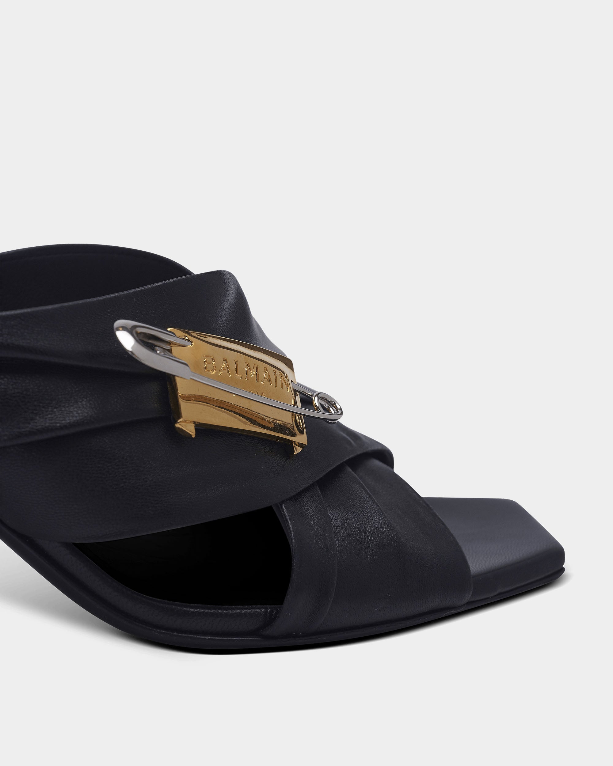 BALMAIN 別針皮革高跟鞋
