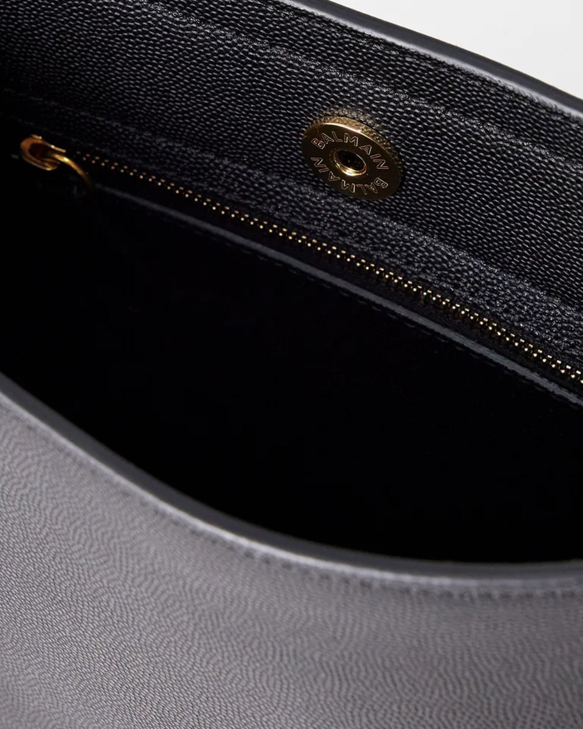 EMBLEME SHOULDER BAG