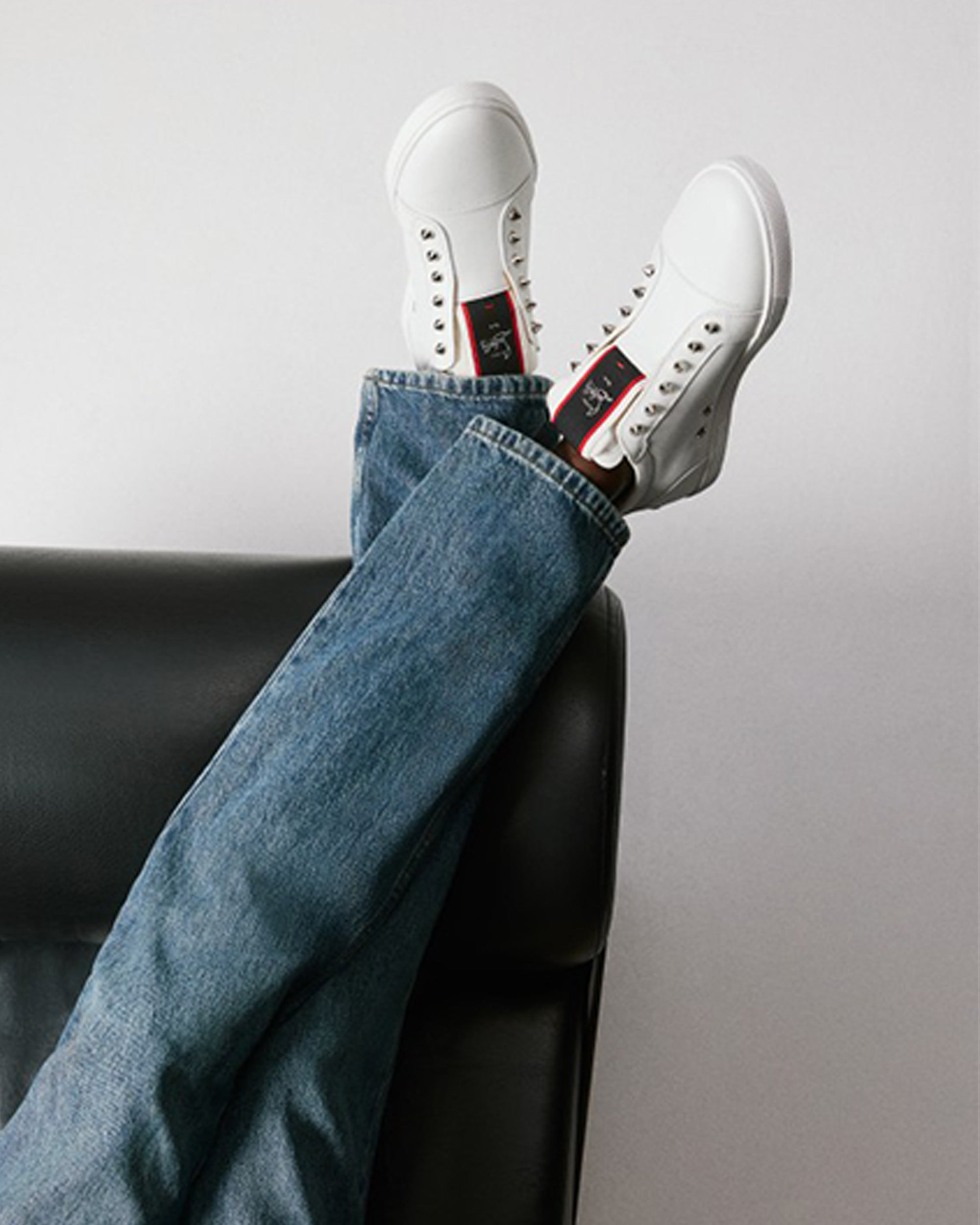 CHRISTIAN LOUBOUTIN 白色鉚釘小牛皮鞋