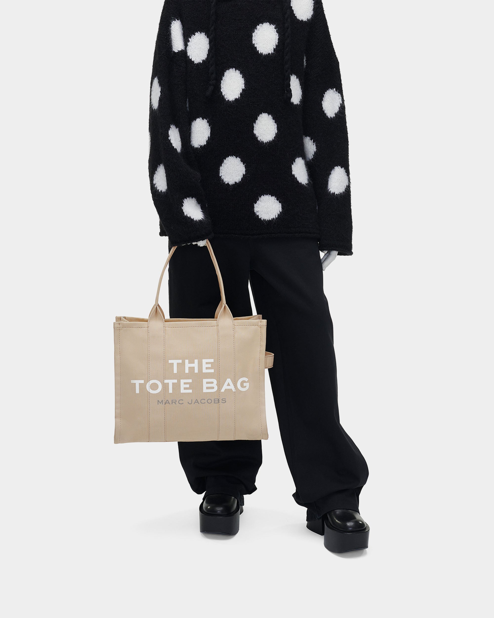 MARC JACOBS THE™ 系列大型帆布托特包