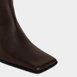 SQUARE KNEE BOOTS IN LEATHER