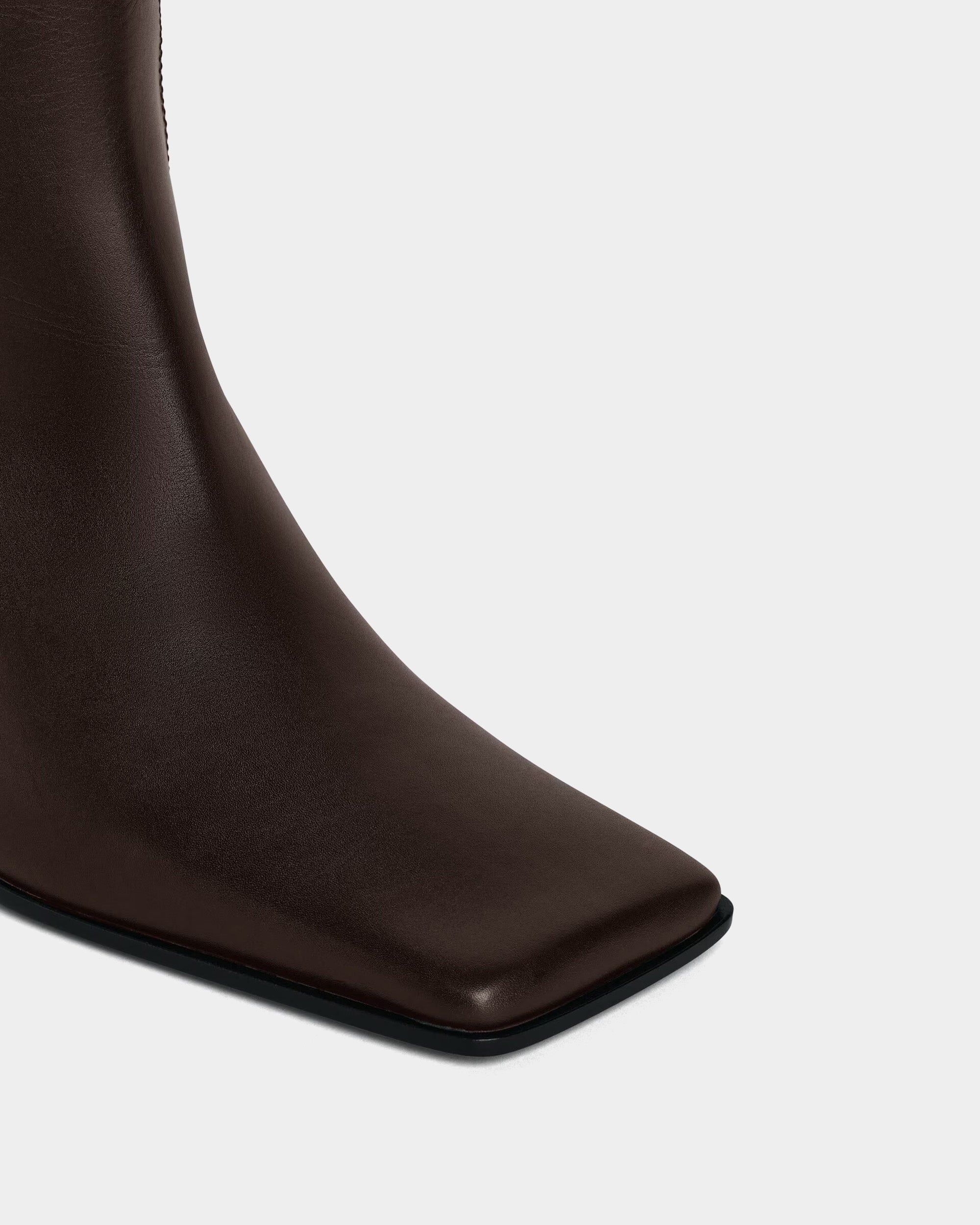 SQUARE KNEE BOOTS IN LEATHER